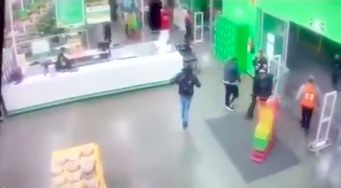 #Video Asaltan Bodega Aurrerá en el Estado de México