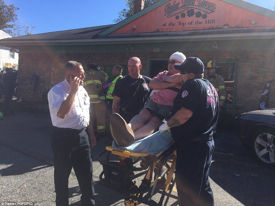 #Video Auto se estrella contra restaurante lleno de comensales - accidente-Maryland-2