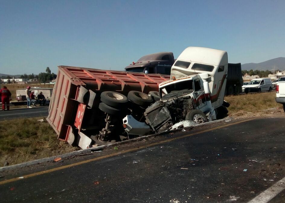 Accidente en la México-Pirámides deja al menos un muerto - accidente-mexico-piramides-4