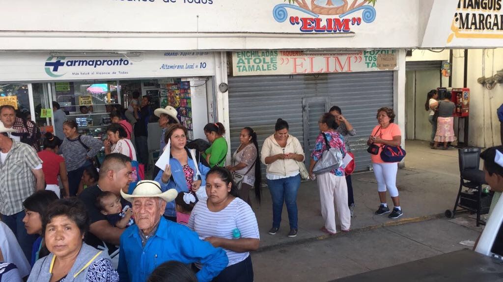 Morelos entrega actas de nacimiento a damnificados por el sismo