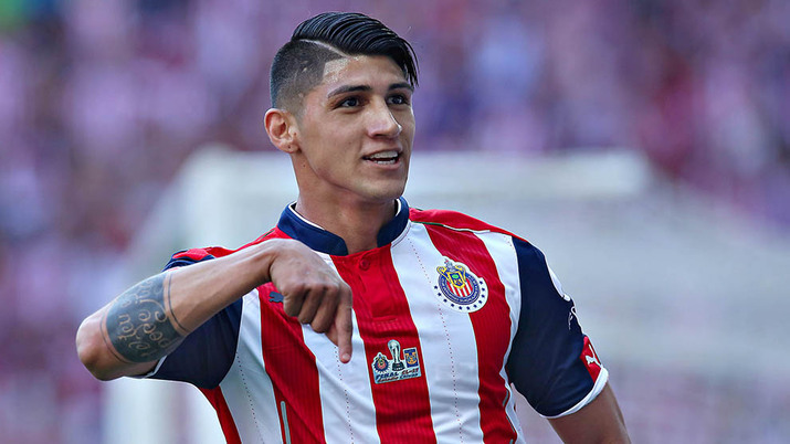Alan Pulido sufre accidente automovilístico en Zapopan