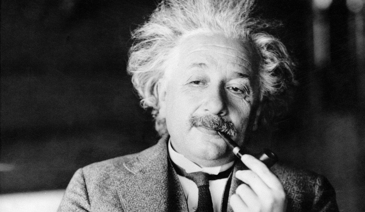 Las celebridades muertas más exitosas de 2017 - albert-einstein-1