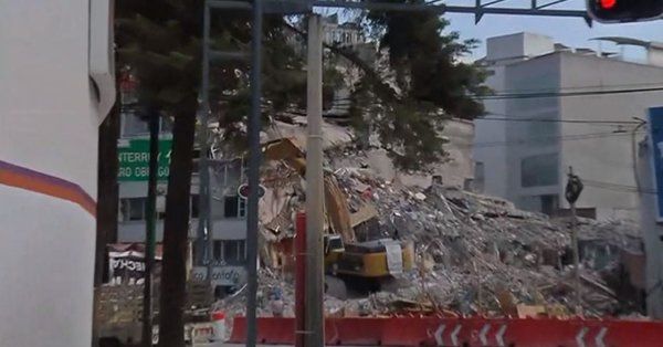 Comienza retiro de escombros en Álvaro Obregón 286