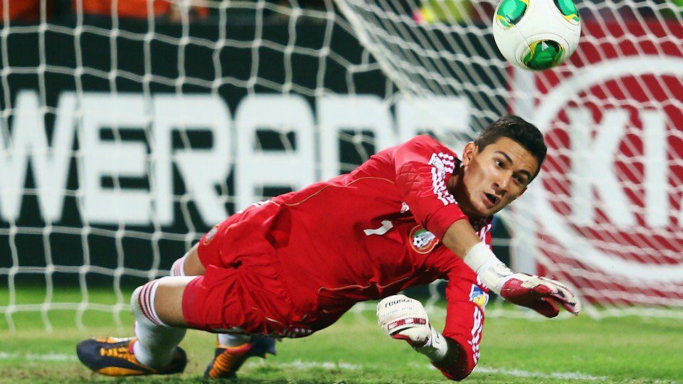 APOEL con Raúl Gudiño pierden 3-1 contra AEK Lárnaca