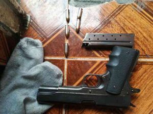 Aseguran armas y drogas durante cateo en Naucalpan - arma-de-fuego-2-300x225