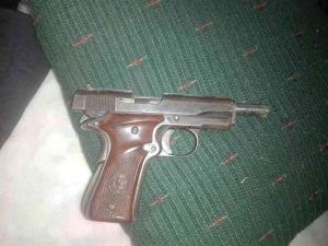 Aseguran armas y drogas durante cateo en Naucalpan - arma-de-fuego-300x225