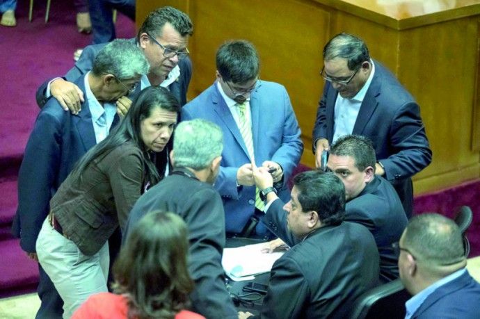 Asamblea Nacional declara fraudulentas las elecciones en Venezuela - asamblea-nacional-fraude