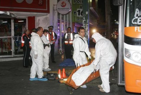 Muere hombre tras ser golpeado por camión en Monterrey