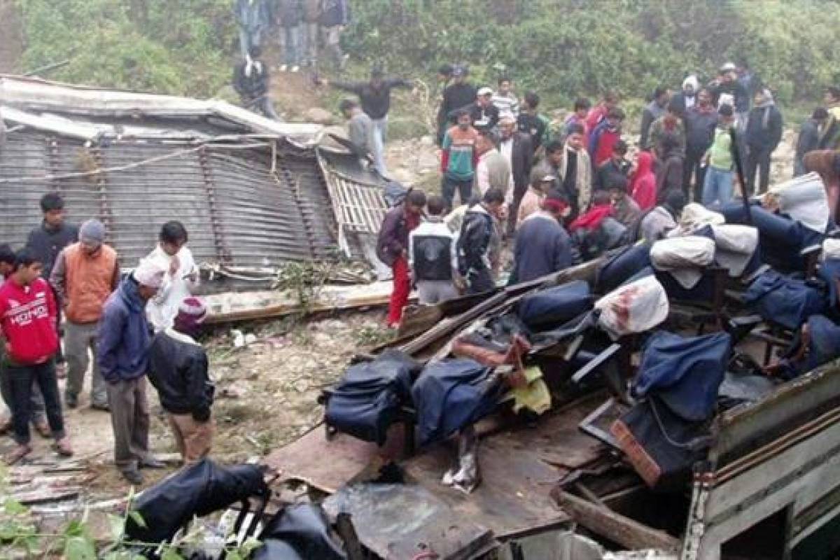 Accidente de autobús en Nepal deja al menos 31 muertos
