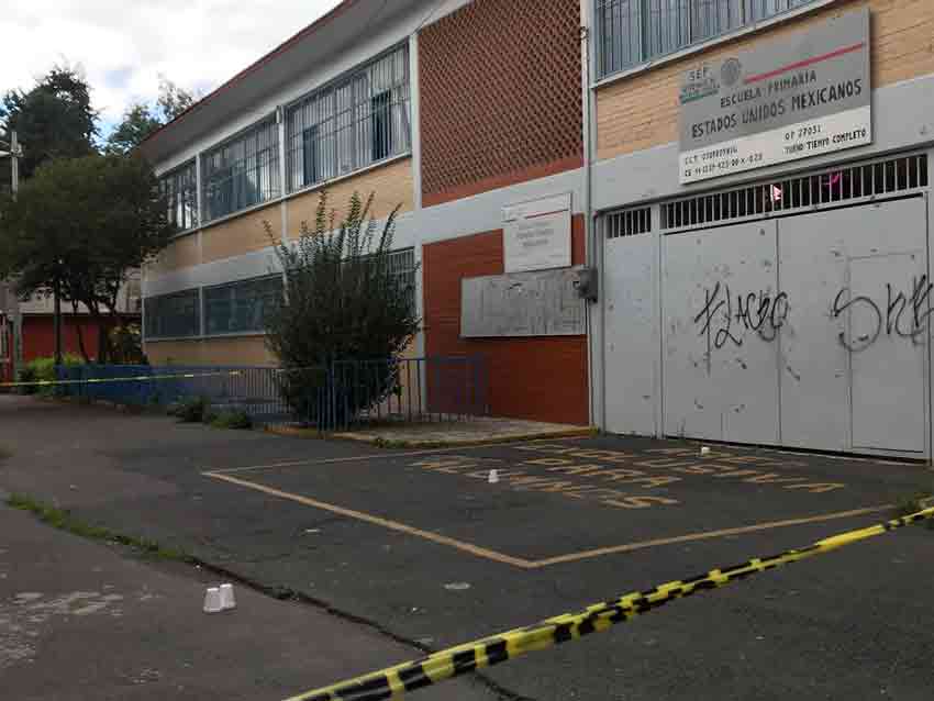 Balean a hombre frente a primaria en la Jardín Balbuena - baleado-en-JB