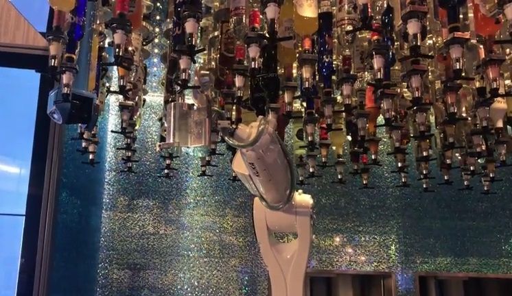 #Video El robot que prepara bebidas en Las Vegas