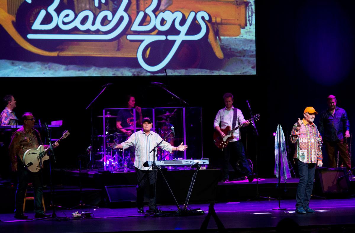 Tornado arranca techo de casino durante concierto de los Beach Boys