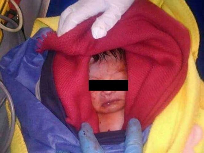 Da a luz a bebé en el Metro Constitución y la abandona