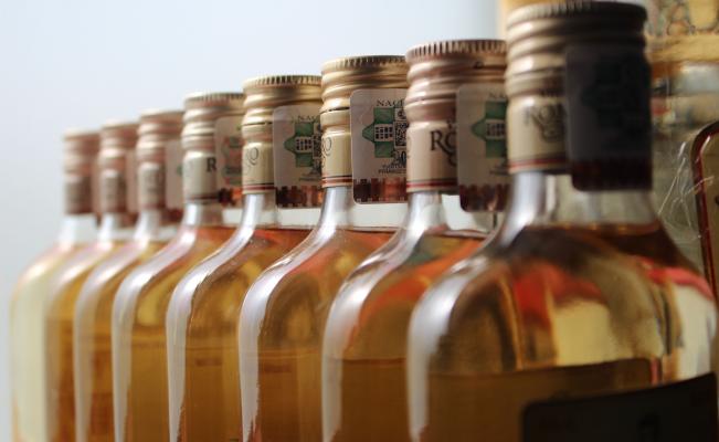Se han asegurado más de cinco millones de litros de alcohol adulterado