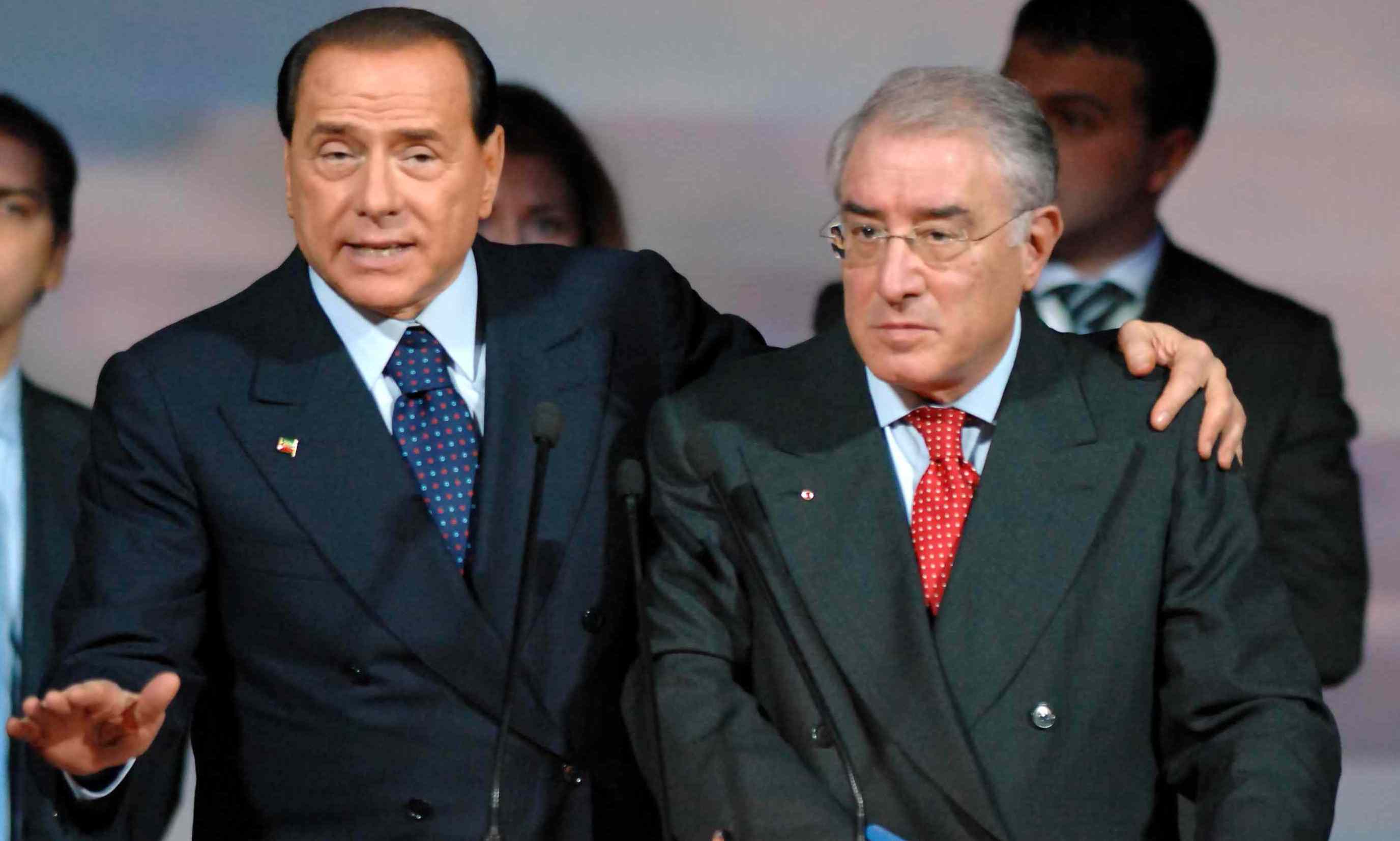 Acusan a Berlusconi por coludirse en la mafia italiana - berlusconi-dellutri