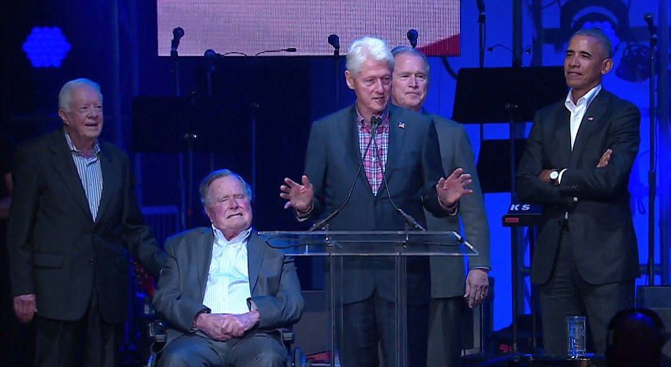 #Viral Foto de Lady Gaga con ex presidentes de EE.UU. - bill-clinton