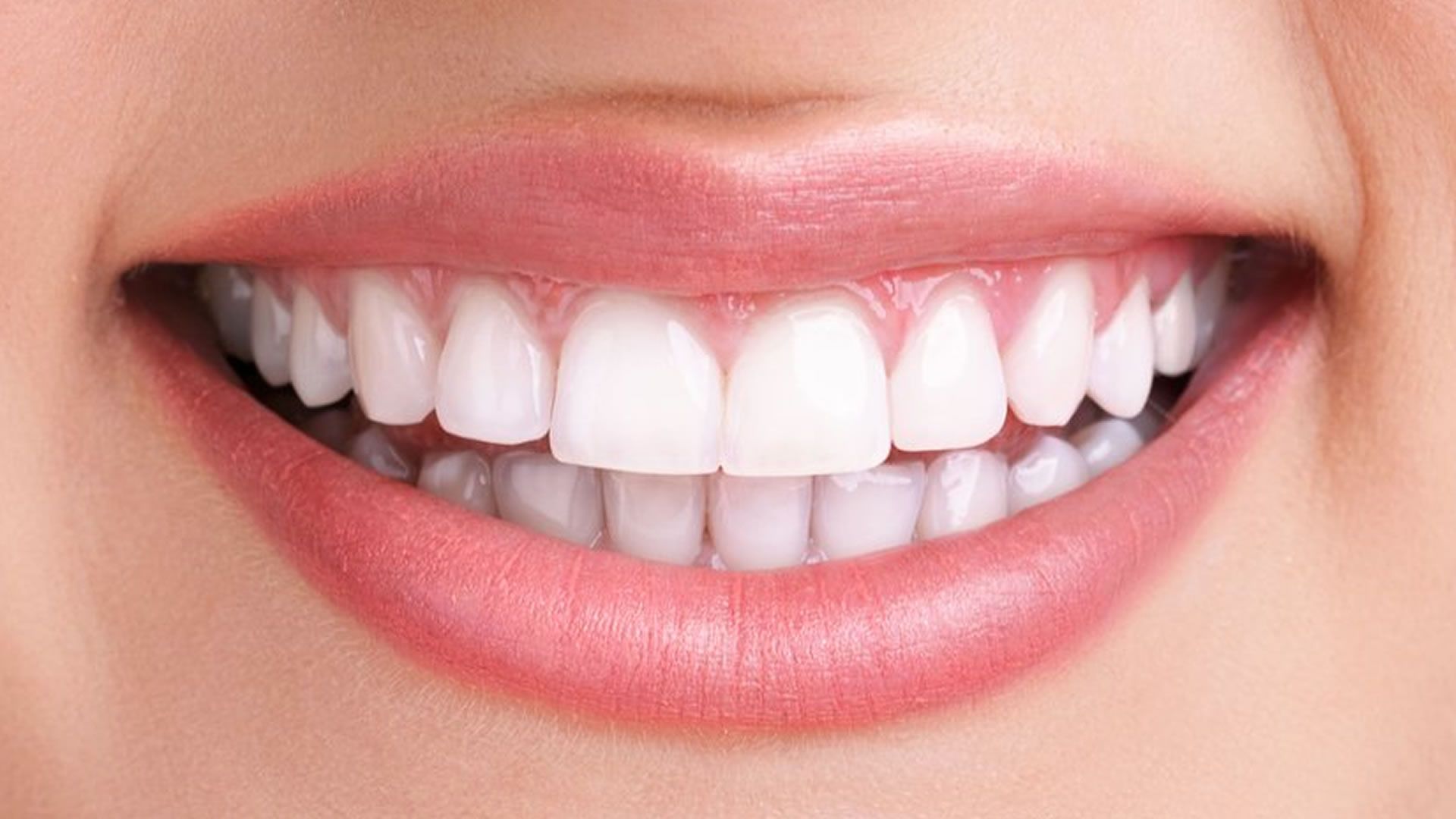 Cómo blanquear los dientes de manera casera