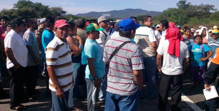 Pobladores de Salina Cruz bloquean carreteras en el Istmo - bloqueo-carreteras-istmo