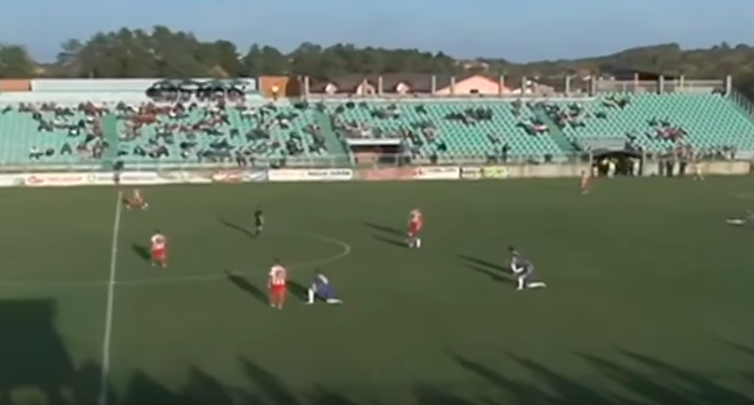 #Video Se dejan anotar como protesta por arbitraje