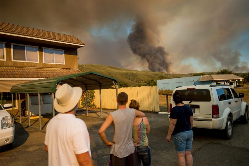 Más evacuaciones en California por incendio forestal Más evacuaciones en California por incendio forestal