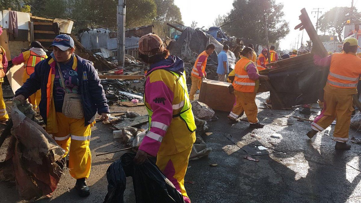Gobierno capitalino retira campamento de 250 familias en Iztapalapa - campamento-iztapalapa-3