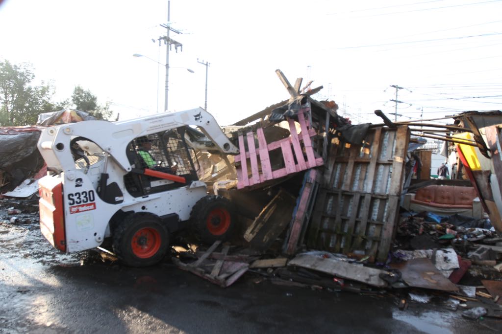 Gobierno capitalino retira campamento de 250 familias en Iztapalapa