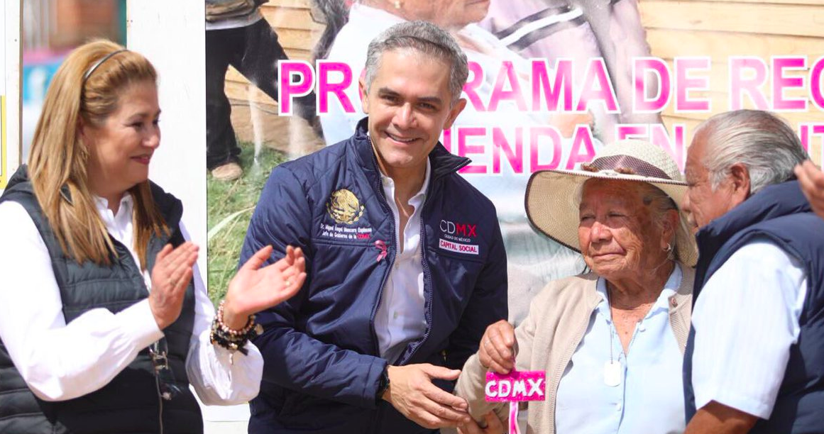Mancera entrega la primera casa antisísmica de la Ciudad de México