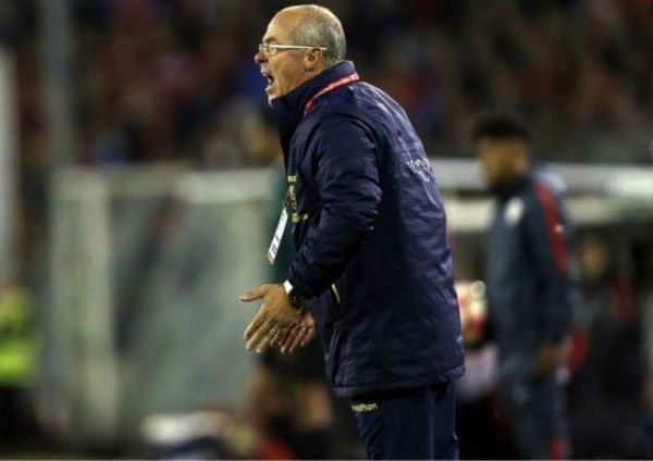 Suspenden a seleccionador de Ecuador previo a partido contra Argentina - celico-ecuador-2