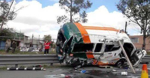 Choque en Circuito Exterior Mexiquense deja 16 heridos
