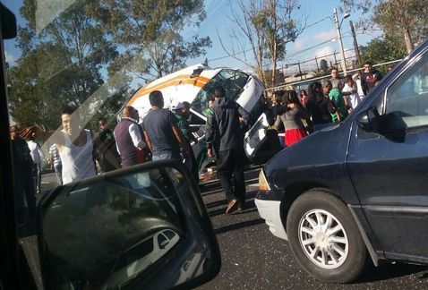 Choque en Circuito Exterior Mexiquense deja 16 heridos - cem