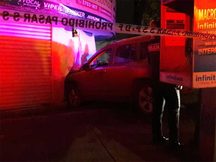 Mujer choca y mata a policía en Circuito Interior