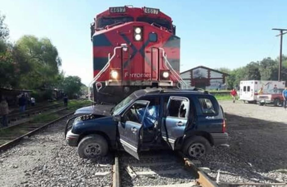 Choque de tren con camioneta en Montemorelos deja un muerto Choque de tren con camioneta en Montemorelos deja un muerto