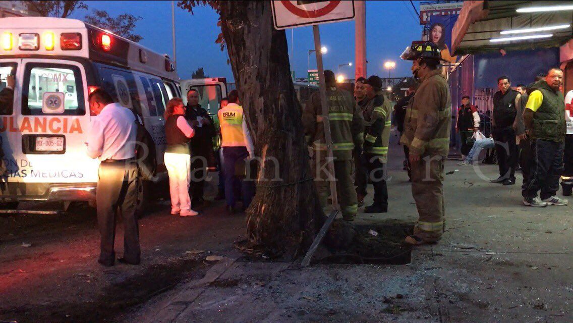 Choque deja al menos 10 heridos en Iztapalapa