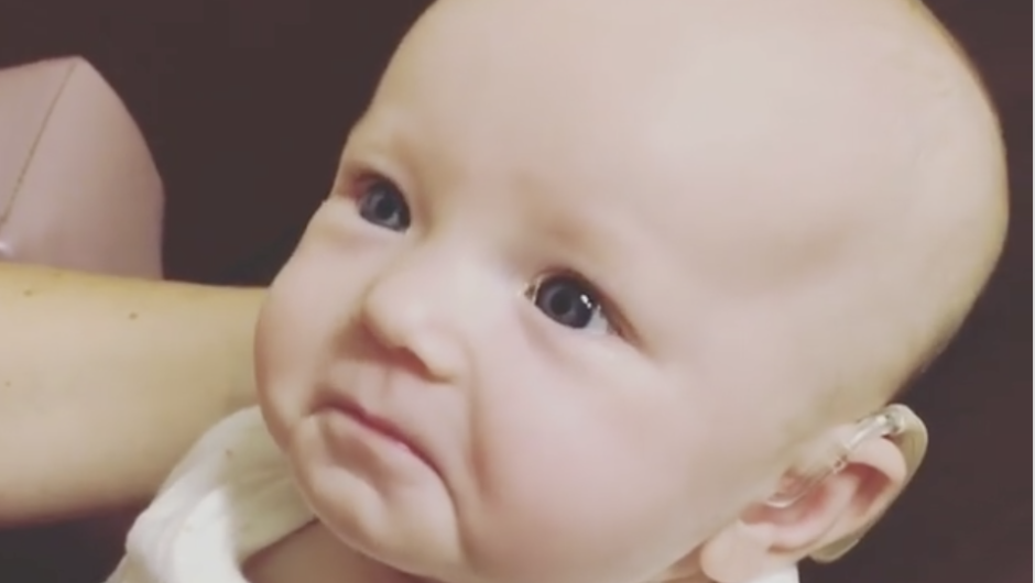 #Viral La reacción de una bebé al escuchar a su madre por primera vez - christy