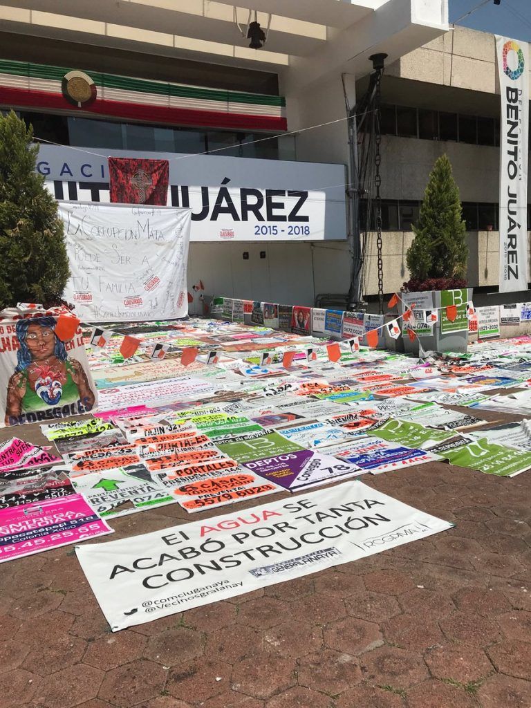 Vecinos clausuran simbólicamente delegación Benito Juárez - clausura-benito-juarez-@Patricia__Vega-768x1024