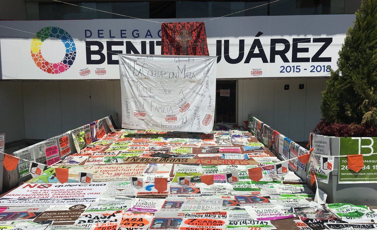 Vecinos clausuran simbólicamente delegación Benito Juárez