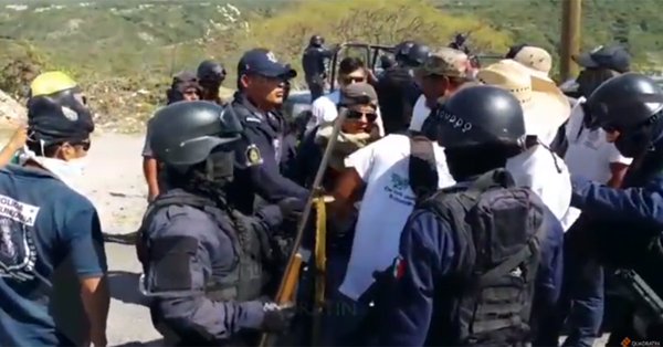 Desarman a decenas de comunitarios detenidos en Guerrero