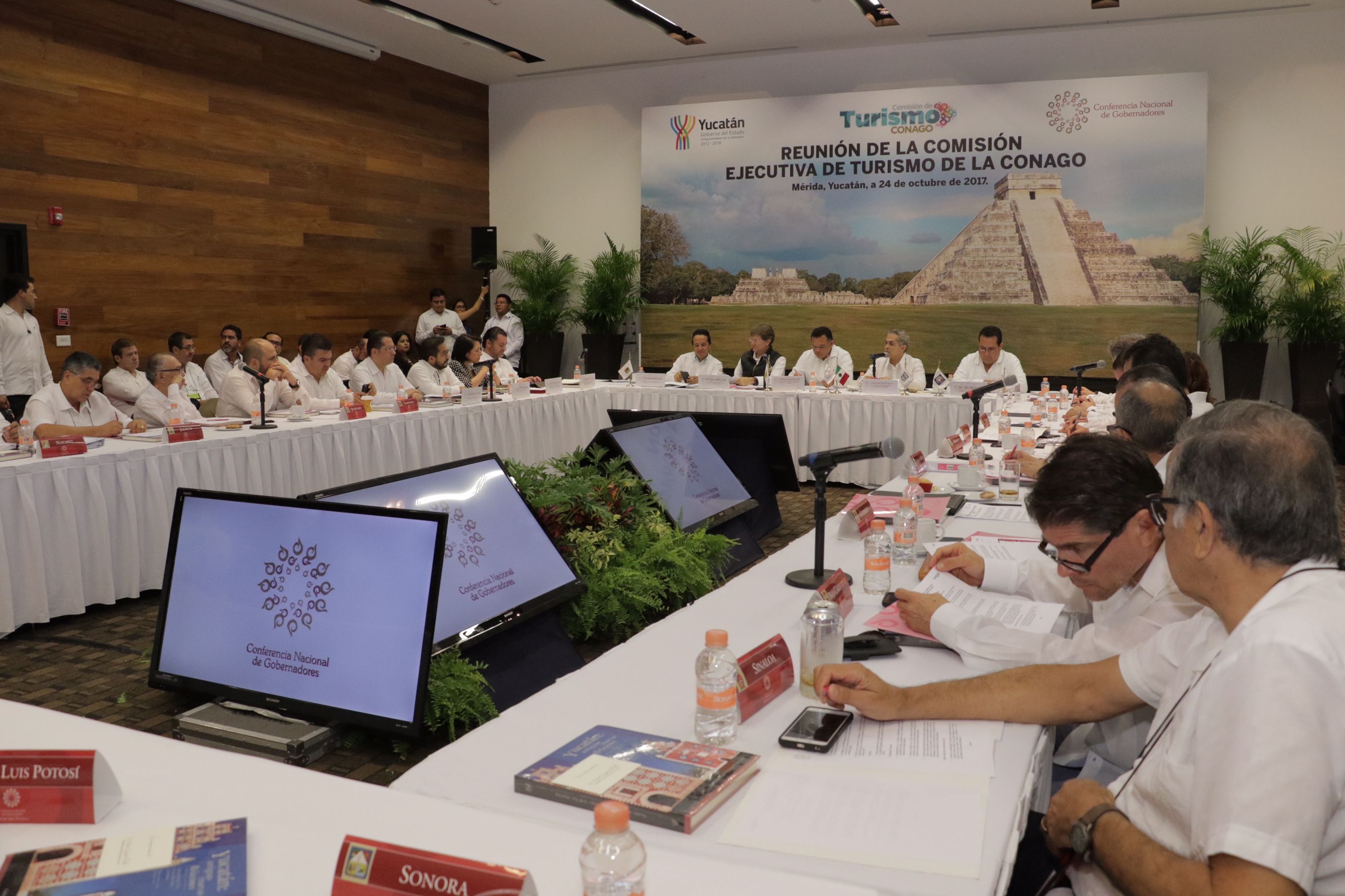 Crearán estrategias para impulsar el turismo tras sismos en México - conago-turismo1