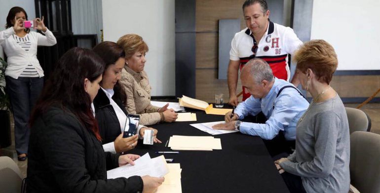 INE entrega 40 constancias a independientes - constancias