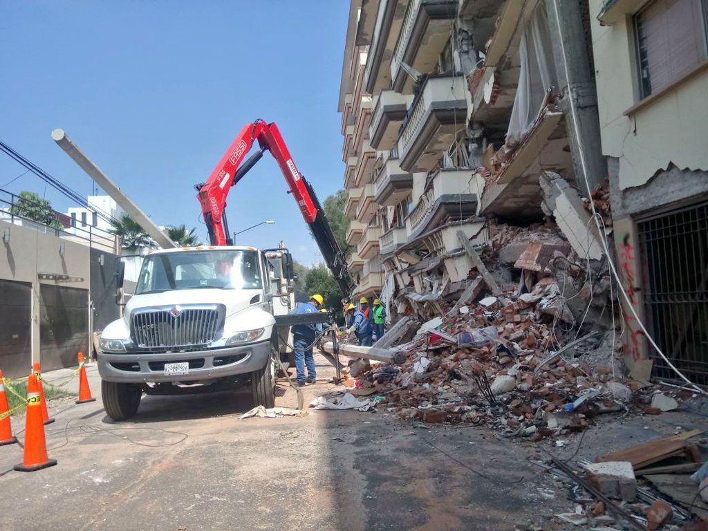 Retiran transformadores para demoler edificio en Lindavista