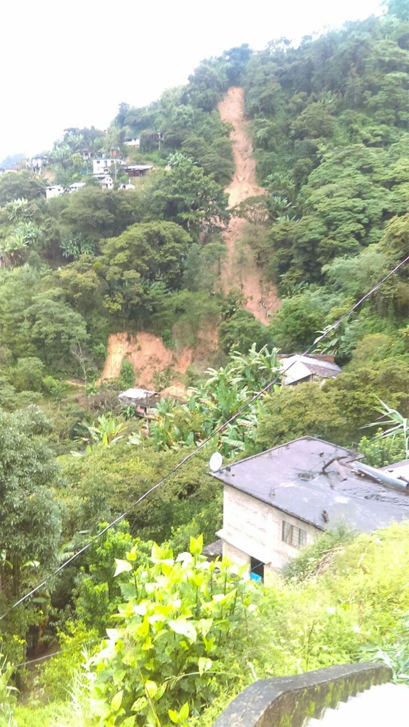 Derrumbe en Oaxaca deja dos muertos - de5