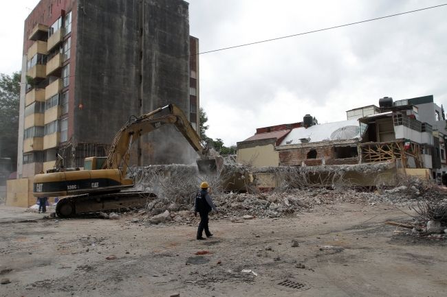 Prevén concluir hoy demolición de primer edificio en Benito Juárez - demolicion-edificio-del-valle2