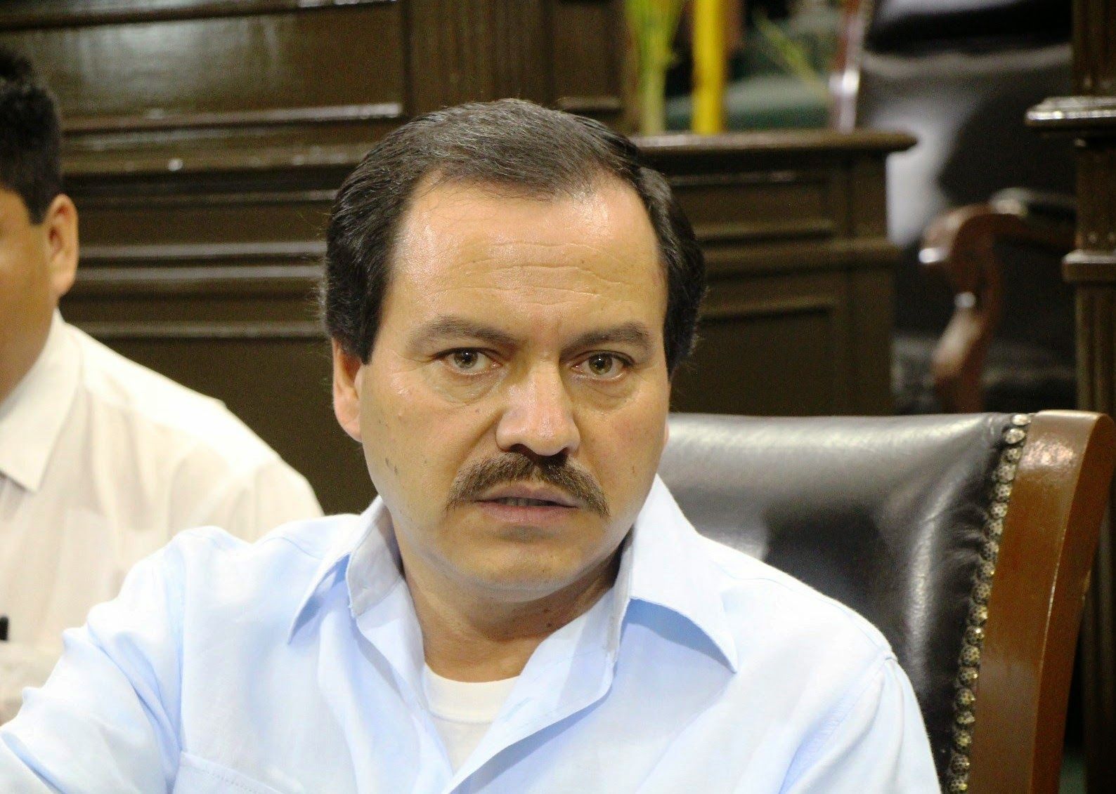 Diputado propone renovación de cédula profesional cada seis años