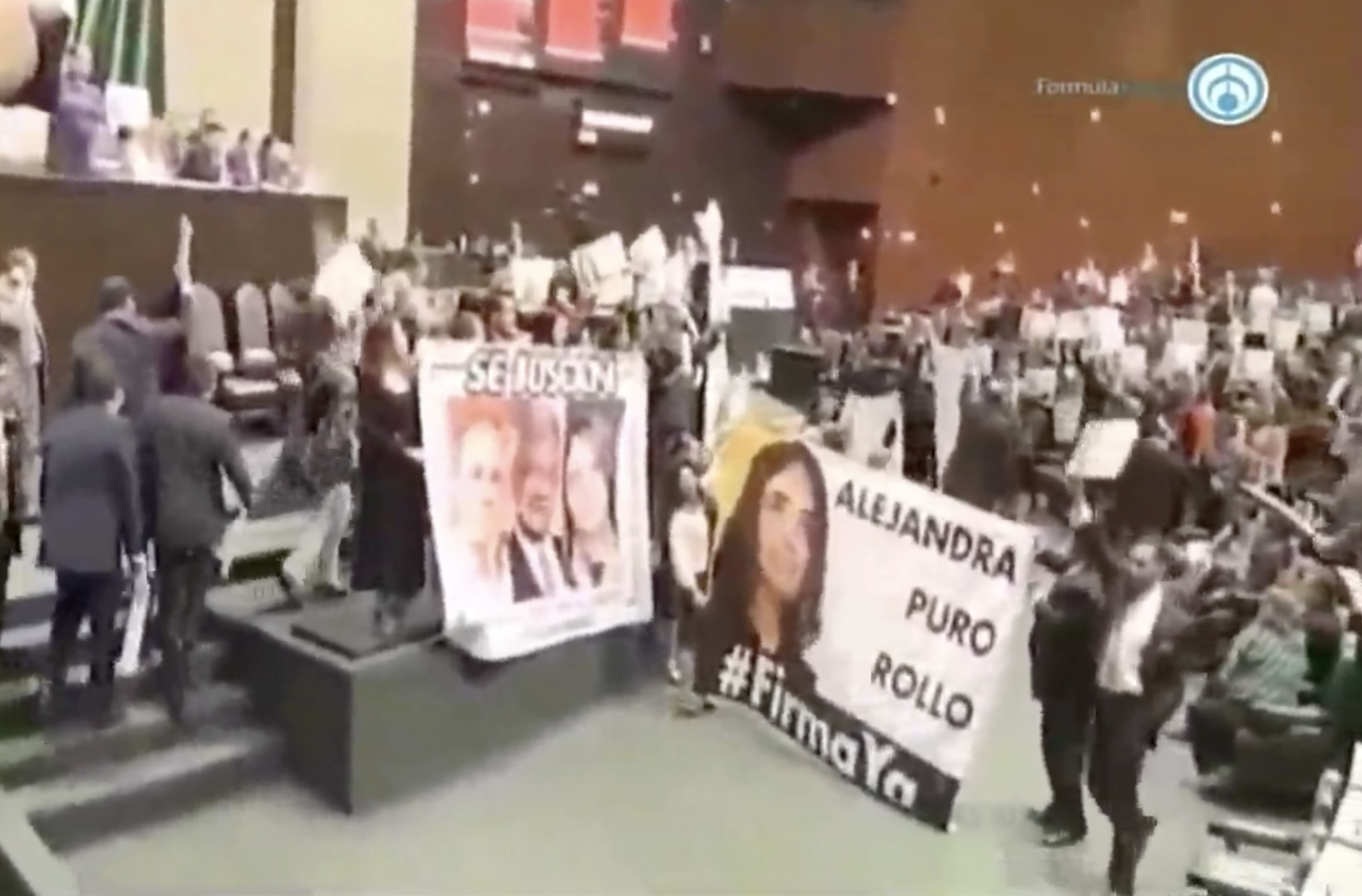 Diputados discuten por la ayuda a damnificados tras sismo Diputados discuten por la ayuda a damnificados tras sismo