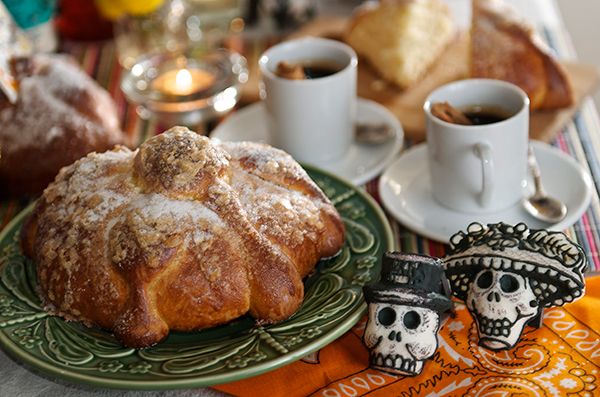 El pan de muerto es el rey de las ofrendas