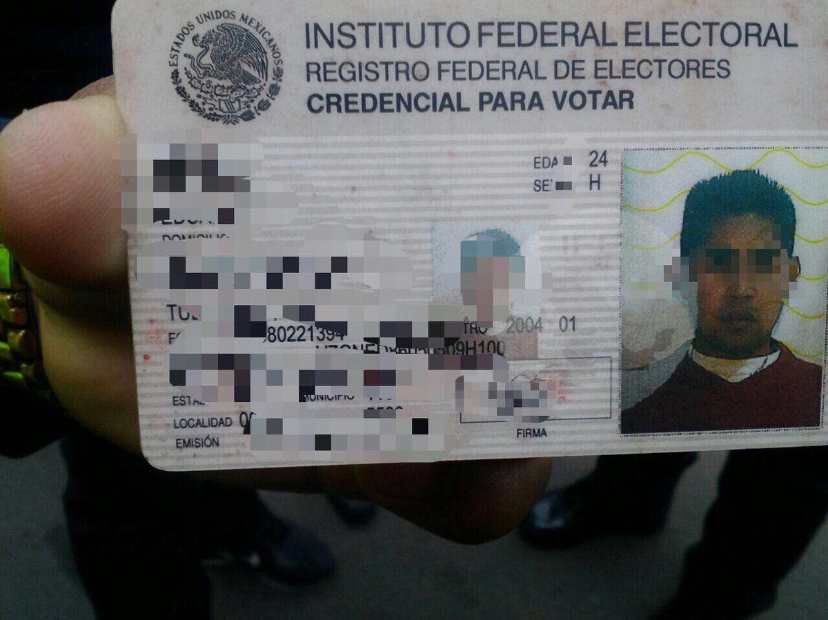 Policías encuentran cartera y la devuelven a su dueño en la F1 - dueño-de-cartera