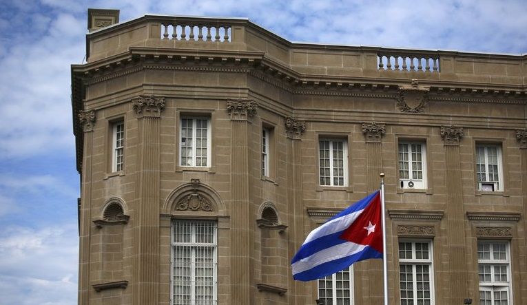 EE.UU. expulsa a diplomáticos cubanos de embajada en Washington