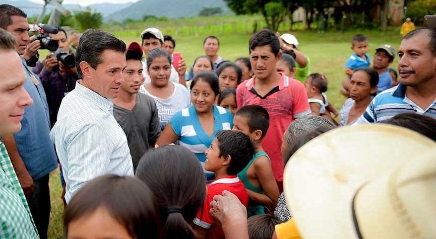 EPN pide el compromiso de familias chiapanecas en la reconstrucción