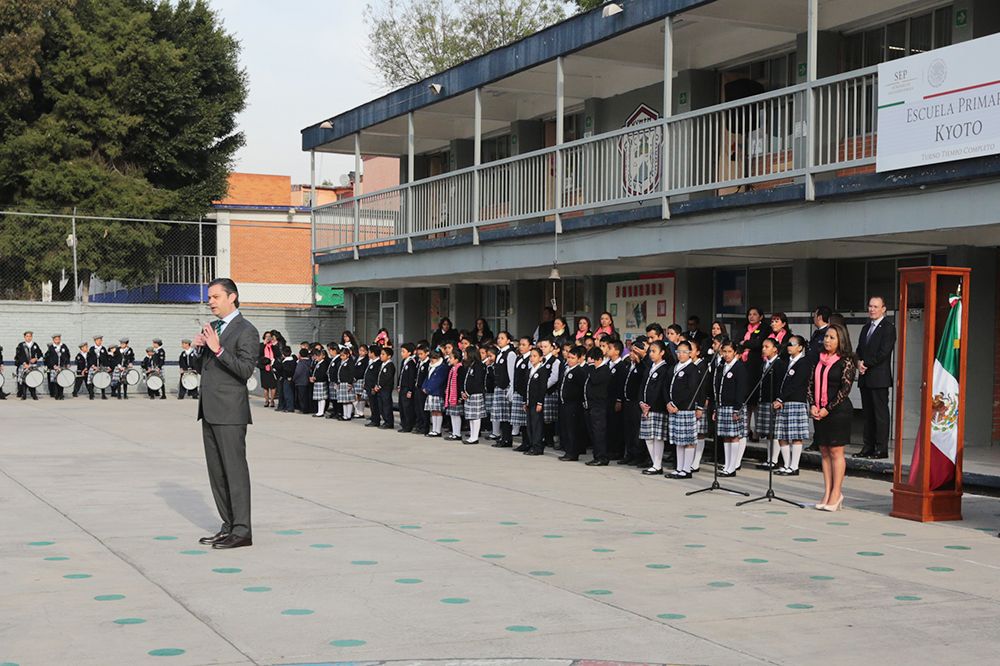 Comienza reconstrucción de 11 mil escuelas deterioradas - escuelas