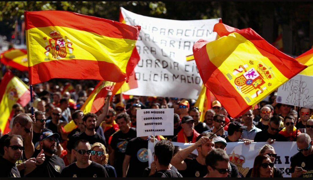 Cataluña vive situación disparata y debe volver a la legalidad: Rajoy